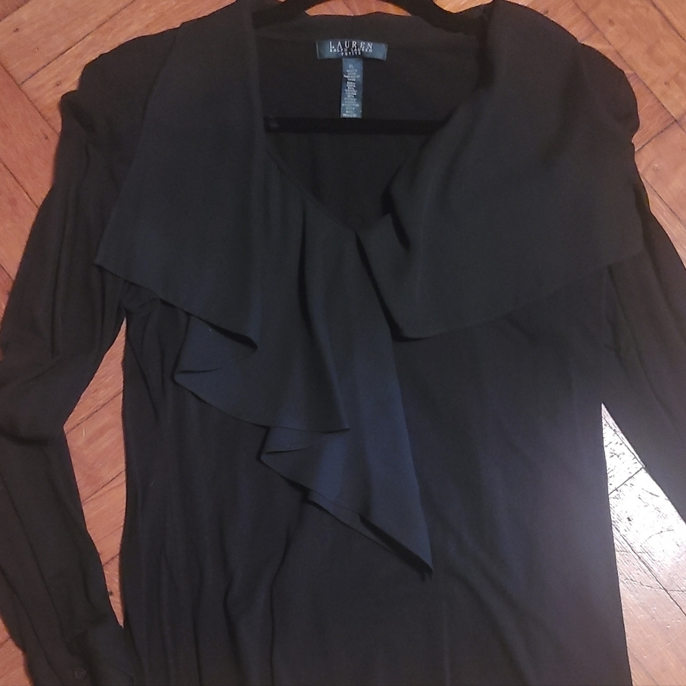 Ralph lauren black cute petite top. Hp 19x🔥🔥🔥